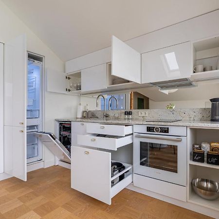 Bright Designer Apartment In City Centre Riga Exterior photo